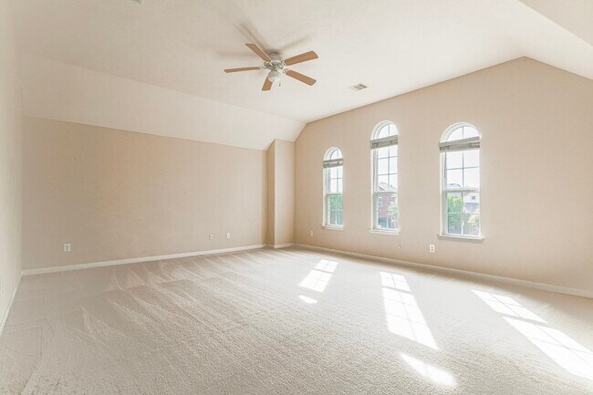 Building Photo - 26311 Groveton Court