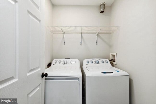 Building Photo - 56 S Charlotte St