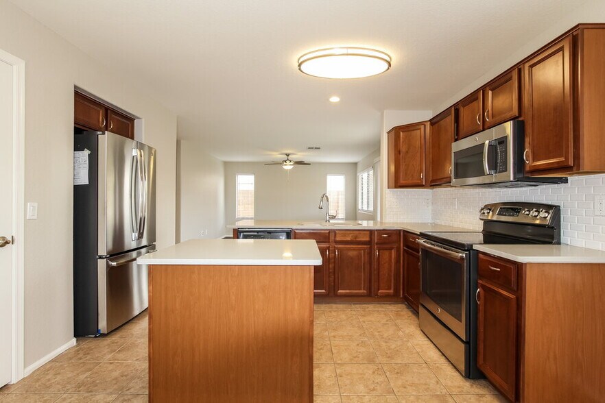 Building Photo - 5722 N 124th Ln