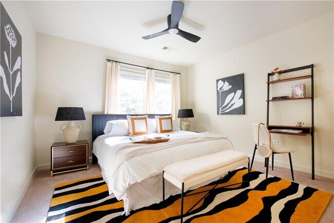 Building Photo - 1402 Markan Dr NE