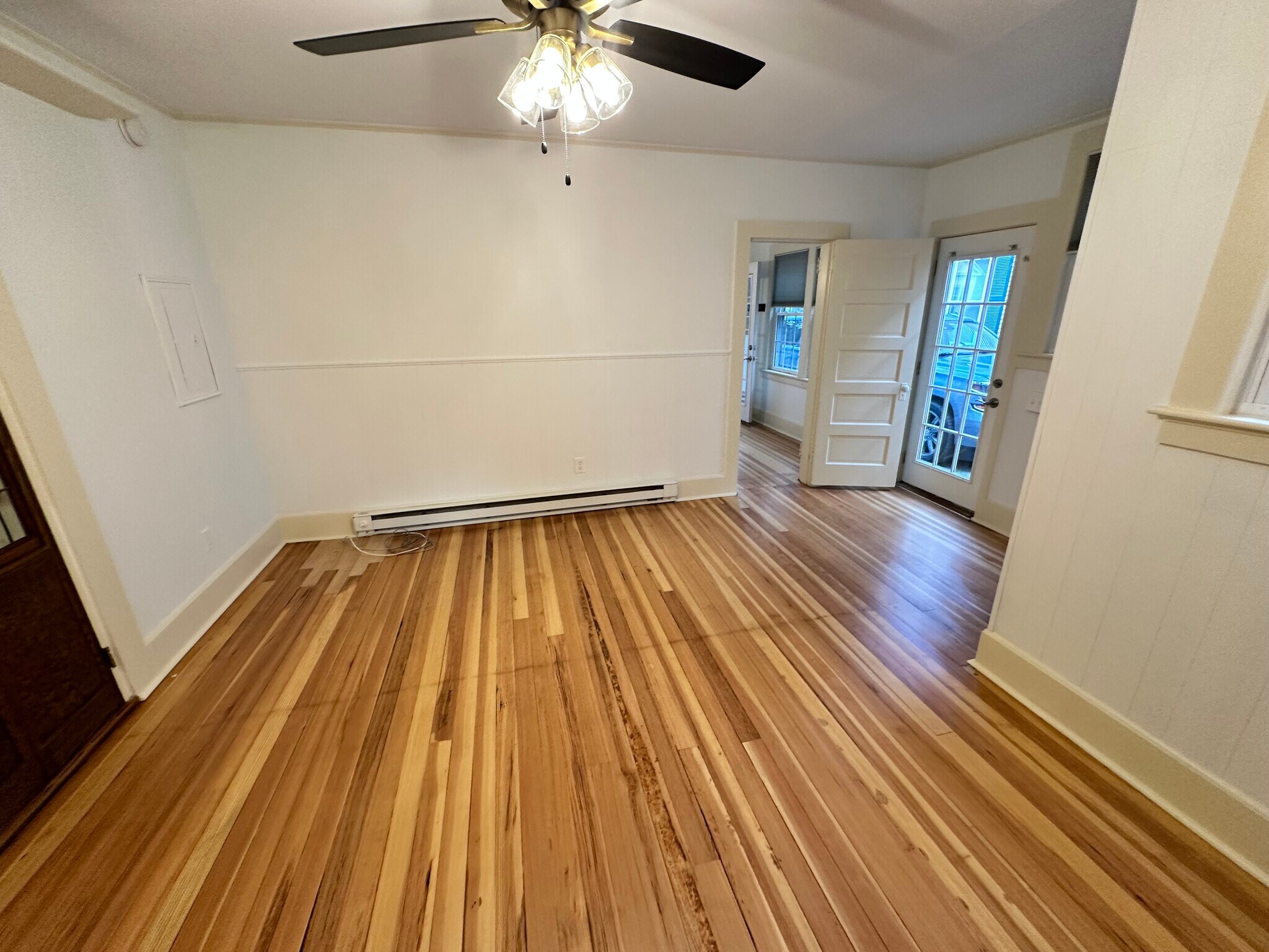 Building Photo - 537 Main St