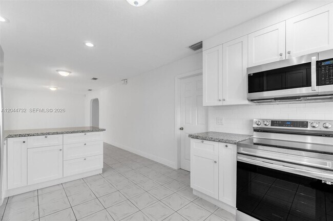 Building Photo - 7125 SW 93rd Ct