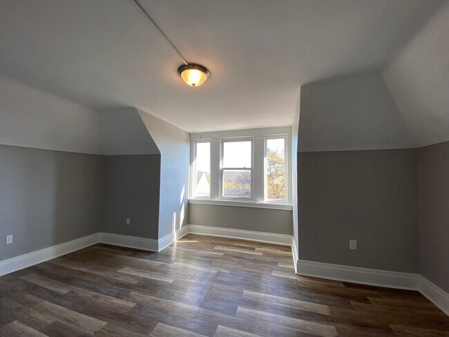 Building Photo - 181 N Balph Ave