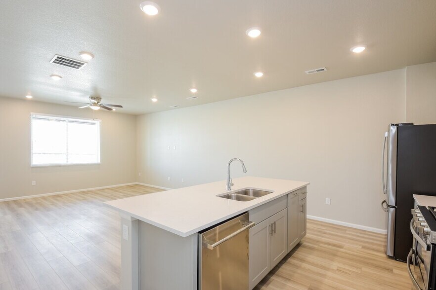Building Photo - 13959 Vispo Wy