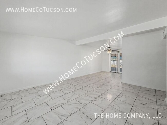 Building Photo - 6225 E Calle Aurora