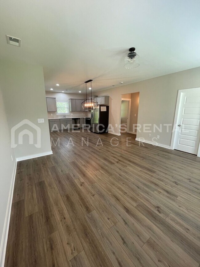 Building Photo - Home for Rent in Weaver, AL!!! Available to View Now!!! DEPOSIT PENDING!