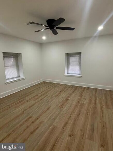 Building Photo - 320 Loney St