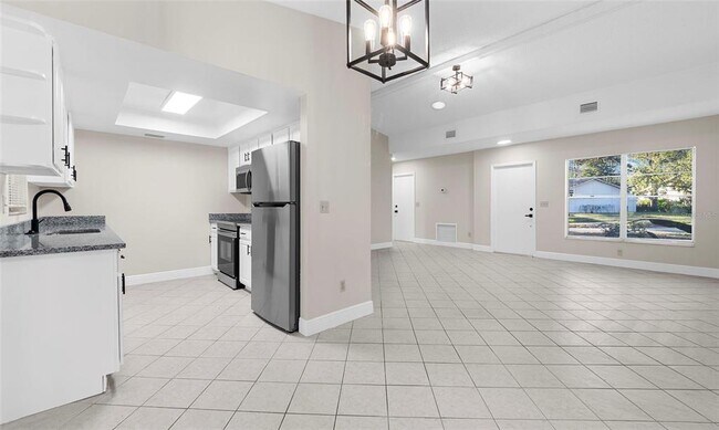 Building Photo - 14615 Daybreak Dr