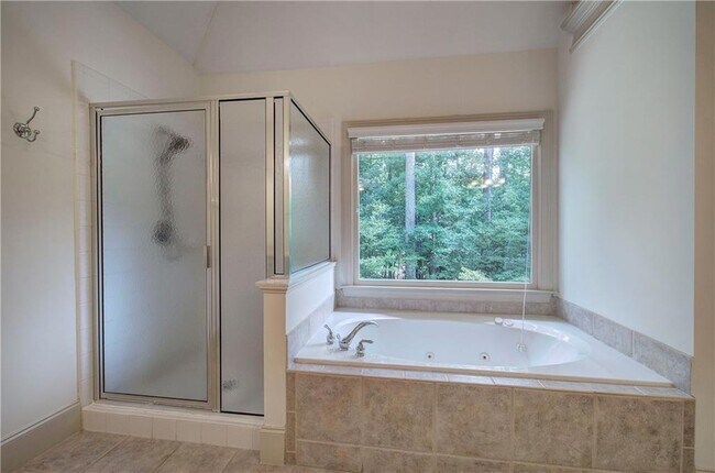 Building Photo - 2320 Starr Lake Dr NW