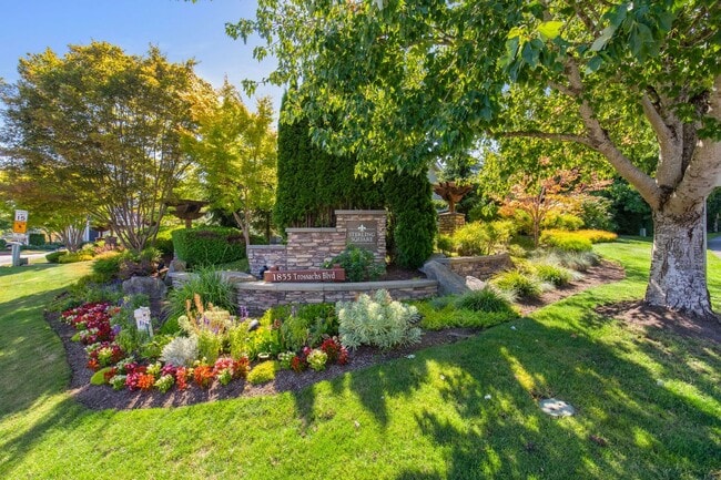 Building Photo - Ground Level Upgraded 2 Bedroom in Sterling Square!