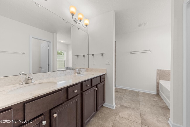 Building Photo - 11597 Paceys Pond Cir