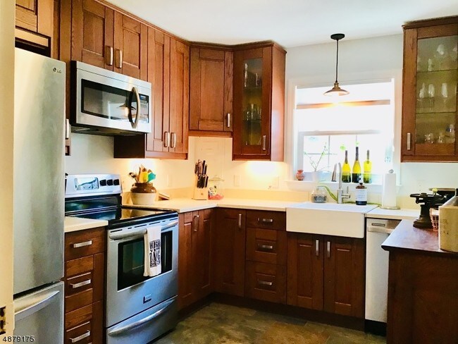 Building Photo - 132 Claremont Rd