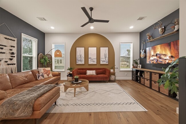 Building Photo - 1113 W 15th 1/2 St