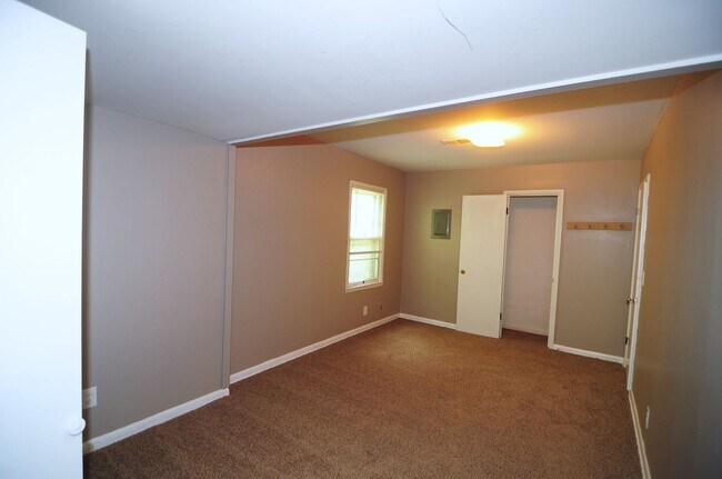 Building Photo - 4110 Broyles Ave SW