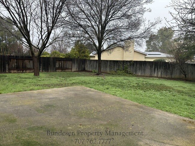 Building Photo - 400 W Creekside Cir