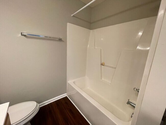 Building Photo - NW Townhome off of New Garden, Updated, Wo...