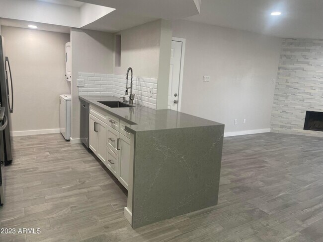 Building Photo - 7950 E Starlight Way