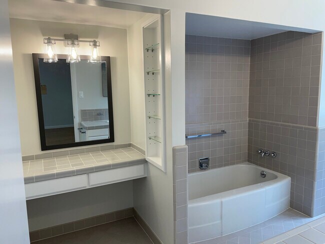 Main bath - 22 Pinecrest Terrace