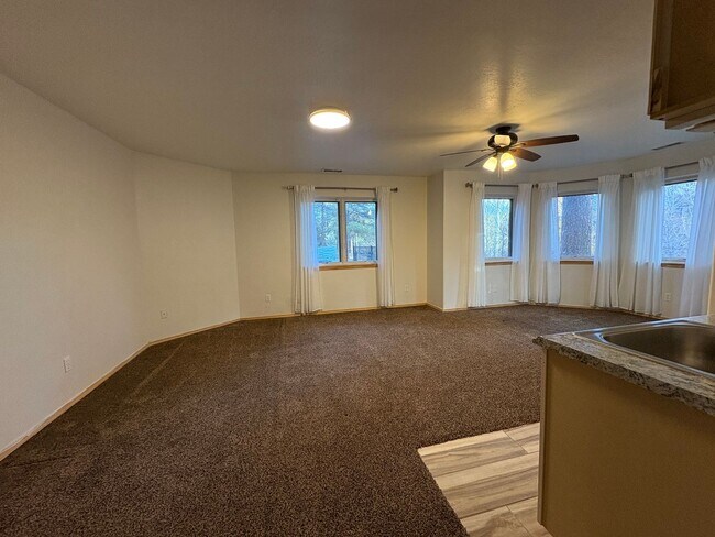 Building Photo - Gorgeous Flagstaff Rental