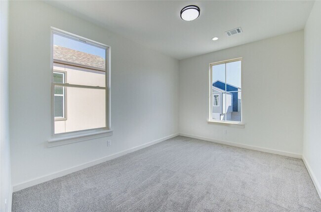 Building Photo - 2922 El Fenice Ln