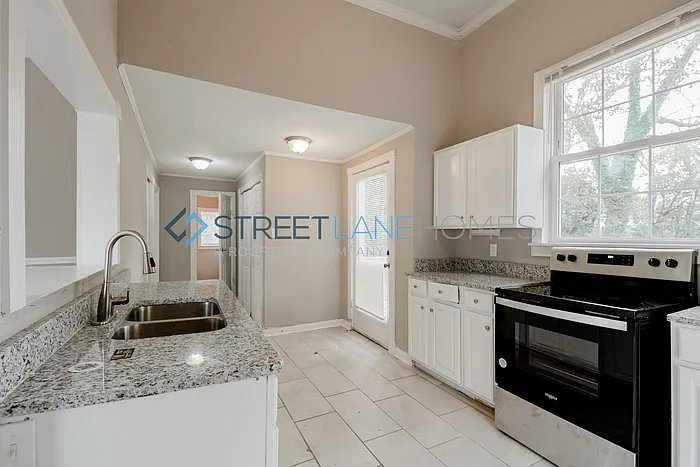 Building Photo - 2566 English Ave