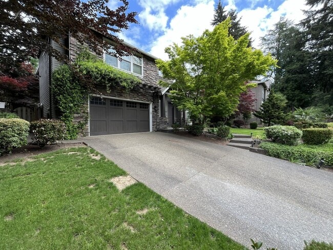 Building Photo - Luxury 5 Bedroom Home with Soaking Tub, Chef’s Kitchen & Expansive Primary Suite