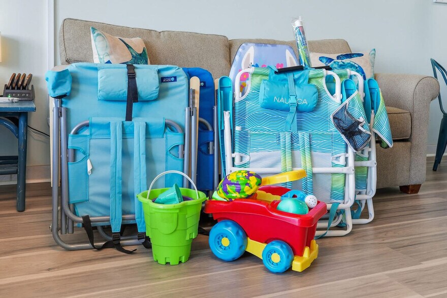 Building Photo - 8817 S Thomas Dr