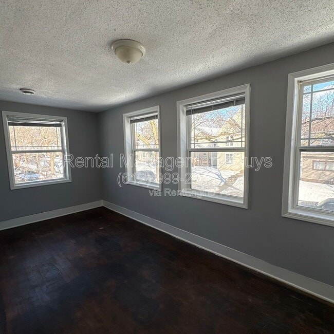 Building Photo - 2931 N Bryant Ave