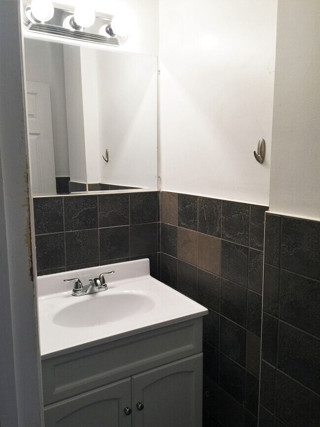 Building Photo - 289 Che