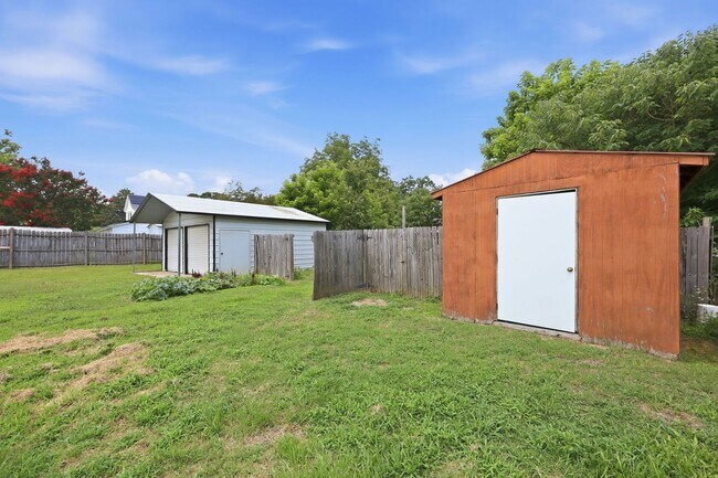 Building Photo - Renovated 2 Bed 1 Bath Home in Erwin