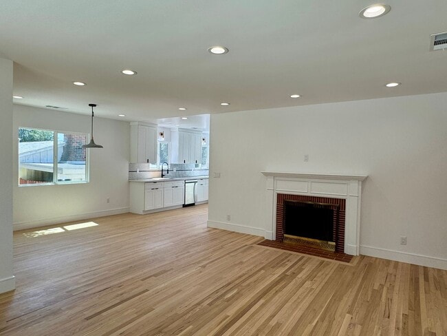 Building Photo - Turnkey Home