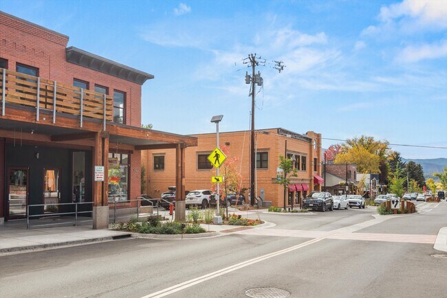 Building Photo - 227 Midland Ave