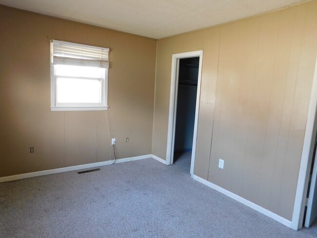 Building Photo - 3 bedroom/2 bath home in El Dorado!