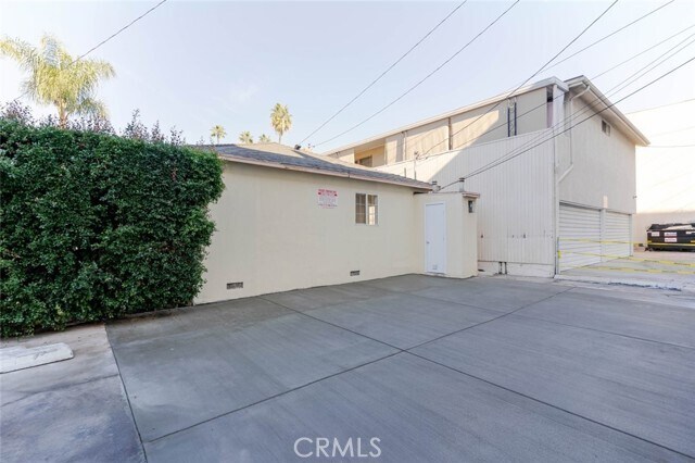 Building Photo - 320 E Dryden St