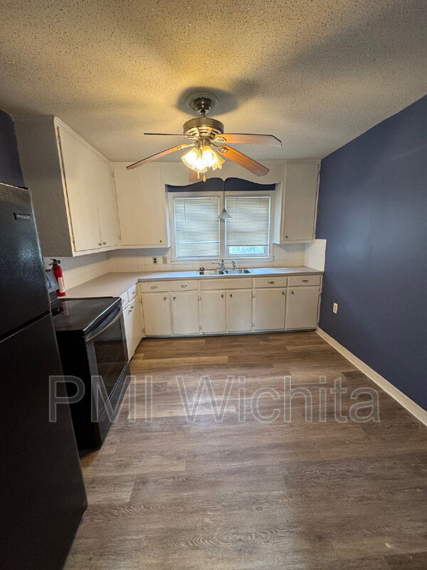 Building Photo - 707 N Spruce St