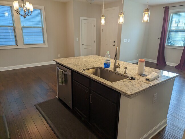 Building Photo - 1008 Cotulla Dr