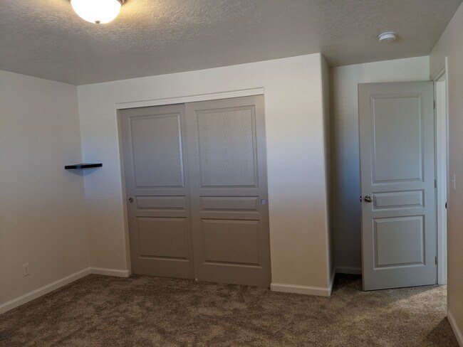 Building Photo - 62851 NE Kinley Ln