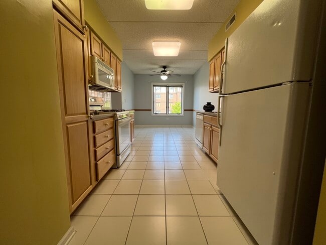 Building Photo - 11 S Wille St