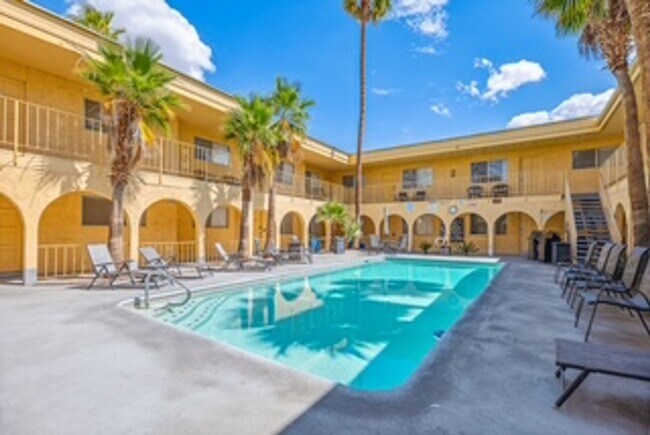 Building Photo - Furnished, Short term or long term Condo with community Pool