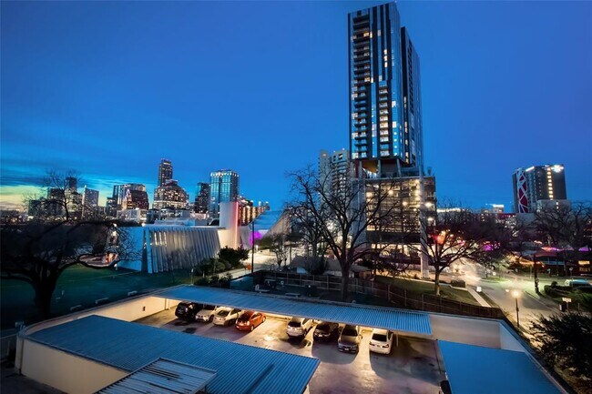 Building Photo - 54 Rainey St