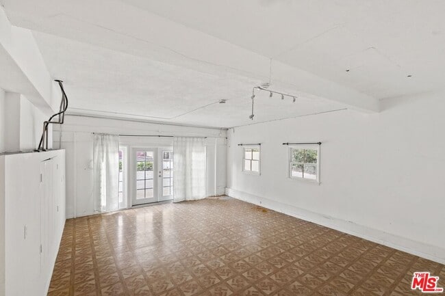 Building Photo - 905 Napoli Dr