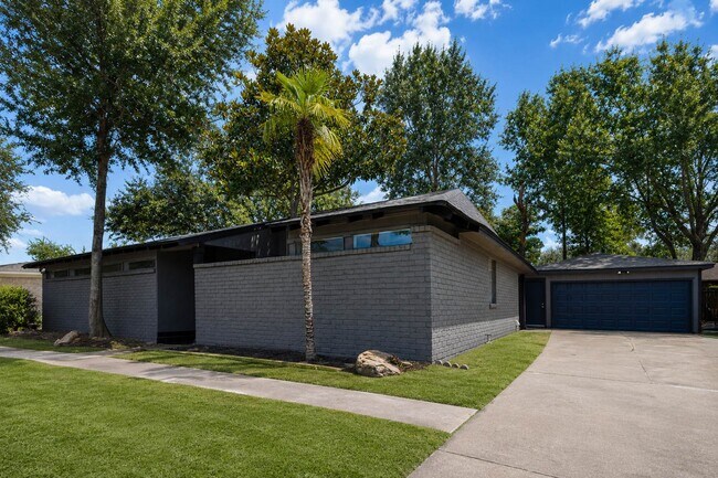 Building Photo - 15811 Pathfield Dr