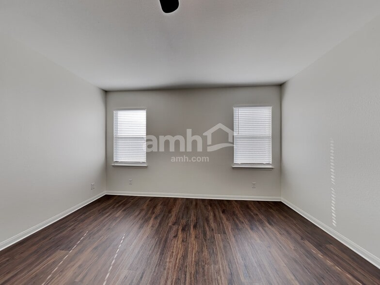 Building Photo - 7913 Oxbow Way