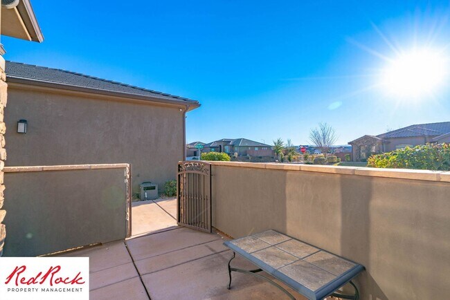 Building Photo - Stunning 2 Bedroom Fully Furnished Home. Community Pool & Mini Golf!