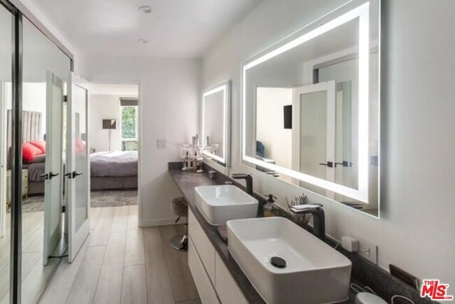 Building Photo - 8535 W Knl Dr