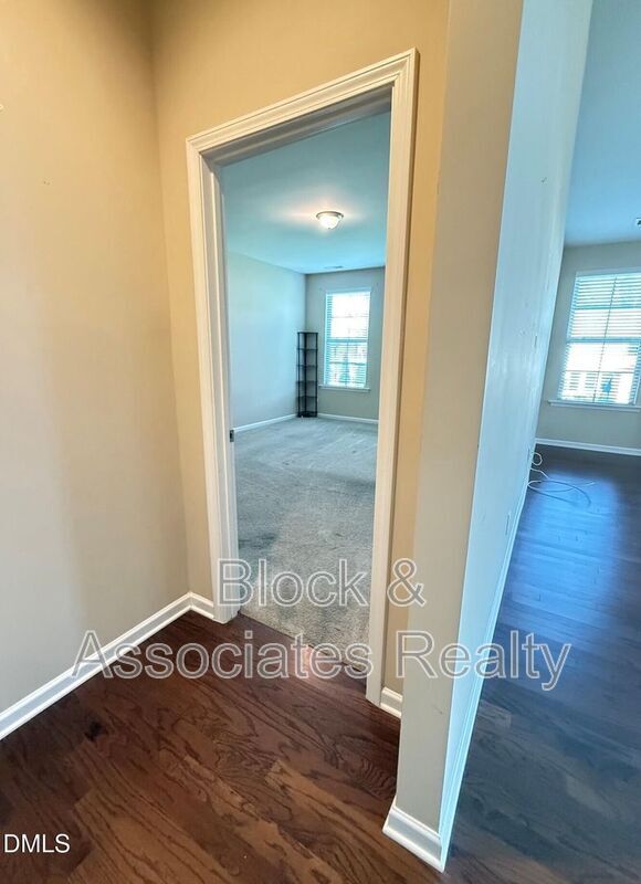 Building Photo - 2433 Cedar Rock Dr
