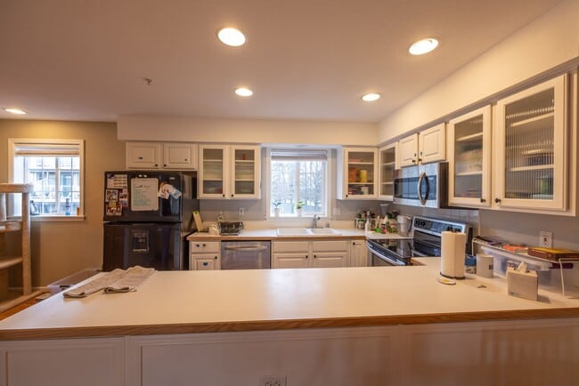 Building Photo - Two bedroom + Bonus room in Vancouver - View