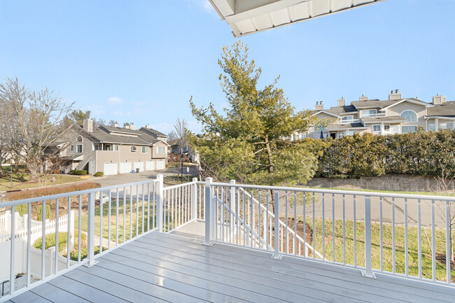 main deck - 4 Ashley Ct