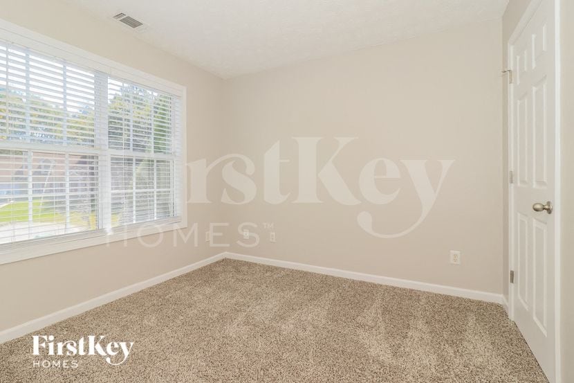 Building Photo - 459 Fernwood Cir