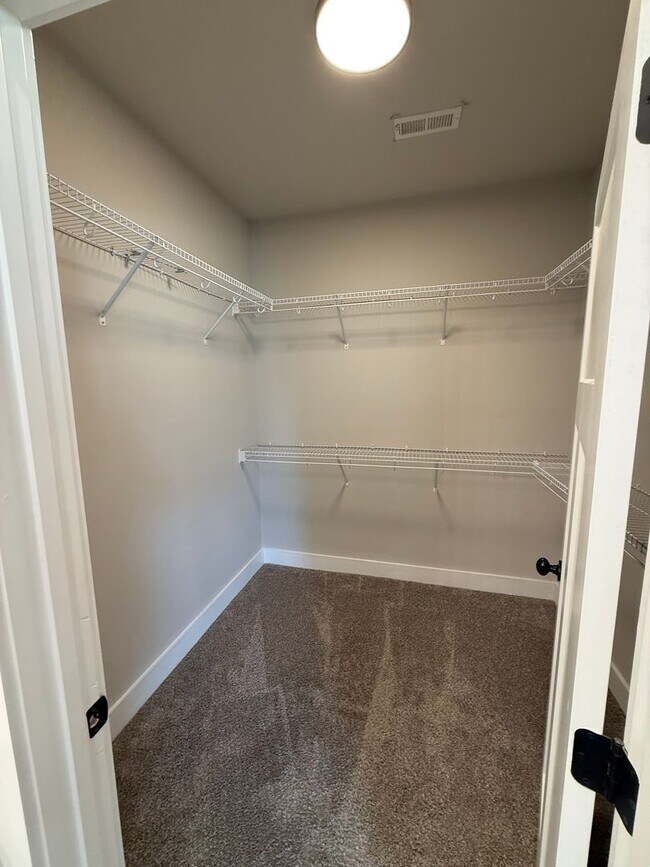 Building Photo - Beautiful New Build 4 Bed, 3.5 Bath, 2 Car Garage - Community Pool & Walking Trail!